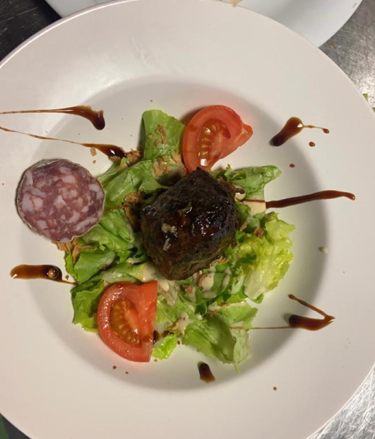 Hotel Restaurant La Renaissance Saint-Cirgues-en-Montagne Kültér fotó