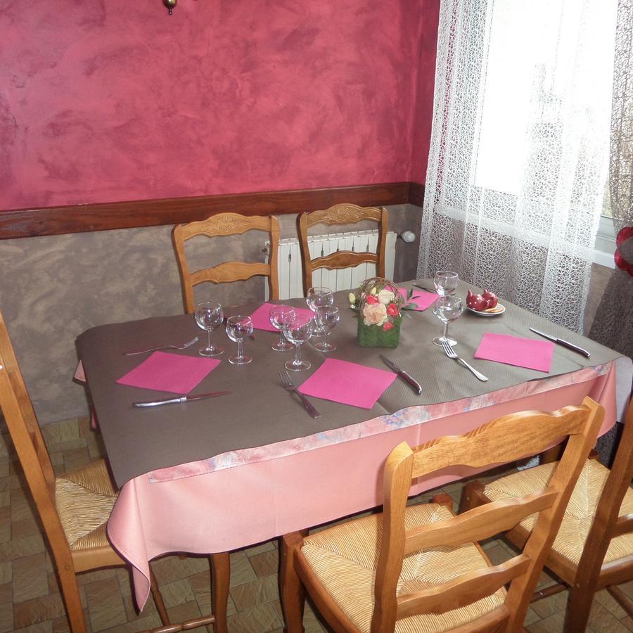 Hotel Restaurant La Renaissance Saint-Cirgues-en-Montagne Kültér fotó